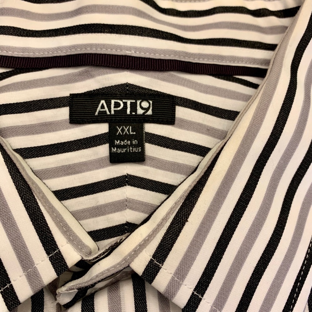 Button down - Picture 2 of 2